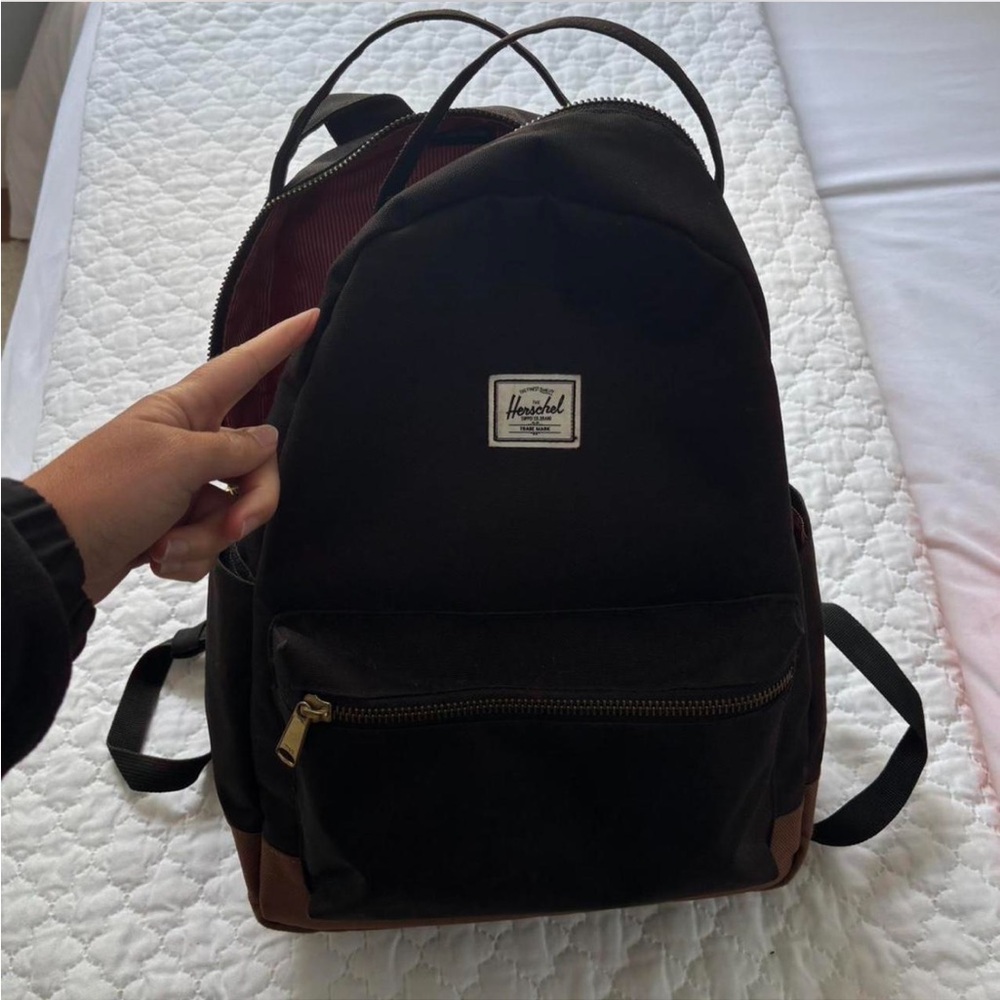 Herschel NOVA BACKPACK MID-VOLUME in Black/Saddle